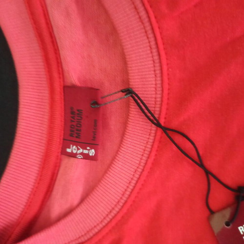 Levi's t-shirt new, size M, red