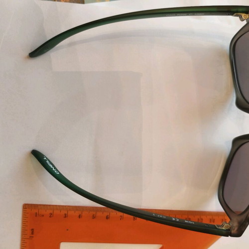 O'NEILL sunglasses like new with grey and green mirror lenses
