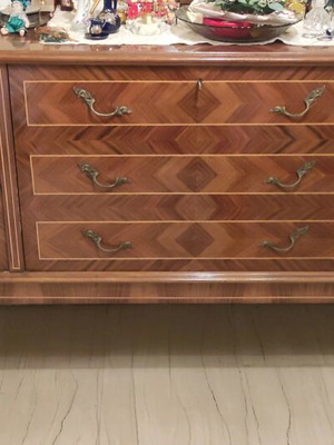 Living room furniture skrinio like new