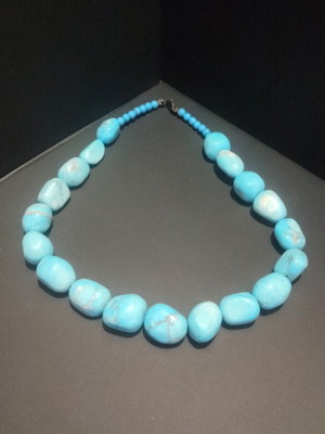Necklace with blue stones like new