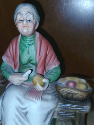 Vintage decorative figurine like new