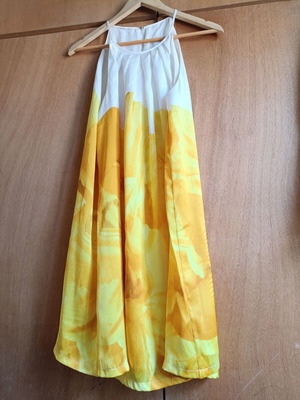 Summer dress with yellow floral design and lining, like new