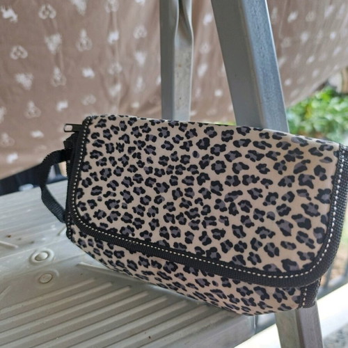 Toiletry bags like new, pack of 5, multicolored