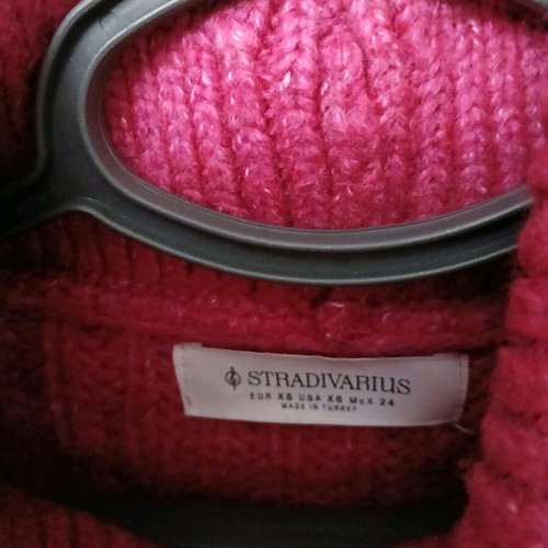 Stradivarius fuchsia pullover XS like new
