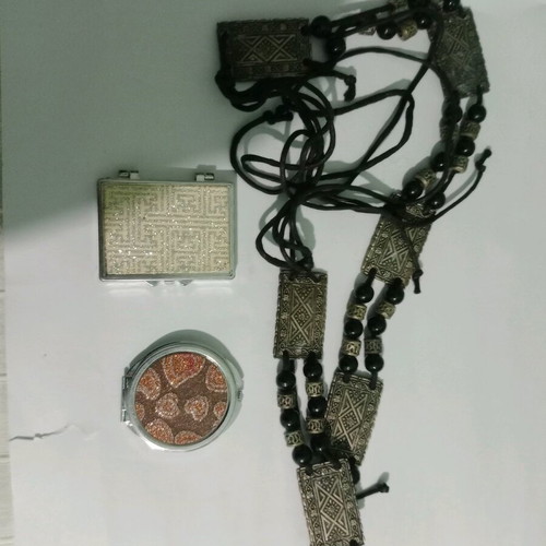 Jewelry used, assorted with belt and mirror gifts