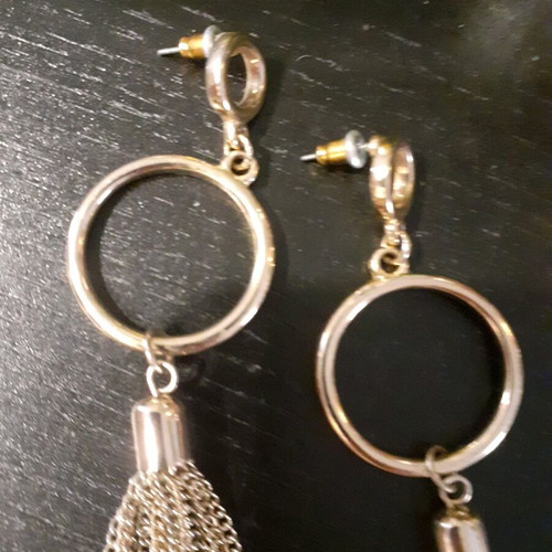 Dangling earrings like new, gold-colored with thin chains
