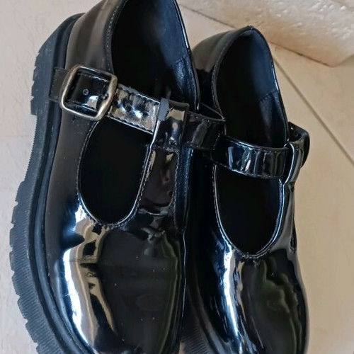 Shoes No 32 like new, comfortable with rubber sole