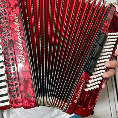 Weltmeister Meteor N Accordion like new with hard case