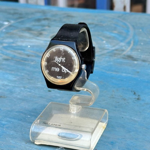 Swatch Light Me Up GB908 Black Loomi vintage watch for repair or collection