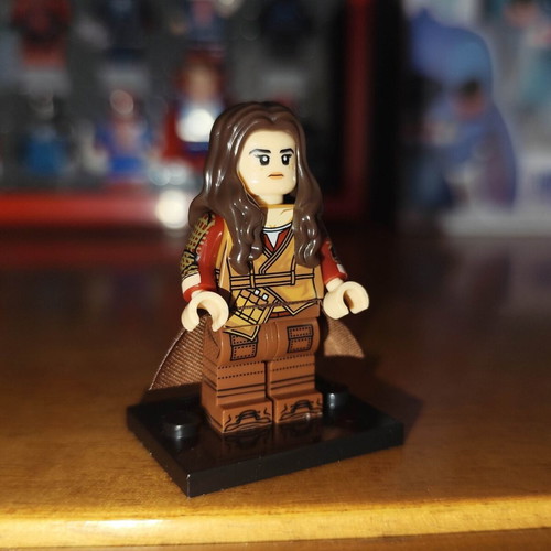 Bix Caleen minifigure like new, Star Wars Andor series