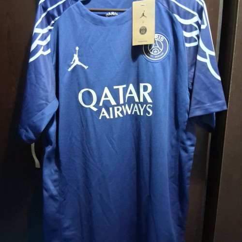Paris jersey authentic, size Large, new