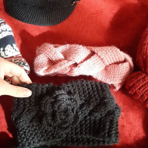 Winter hats and woolen headbands used, 9 colorful pieces
