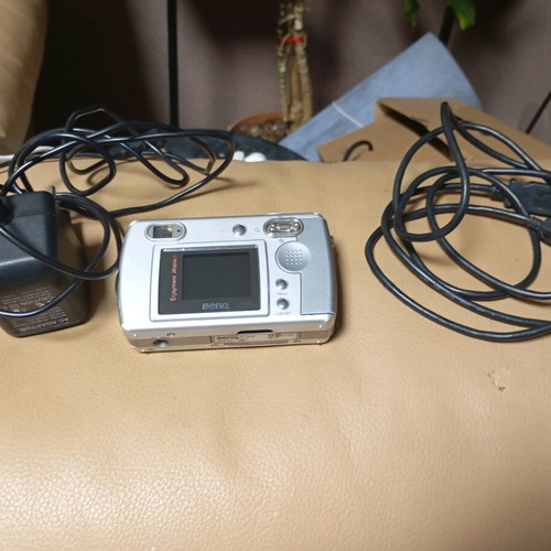 BenQ DC 3410 digital camera used retro model