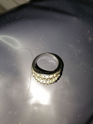 Metal vintage ring with strass like new