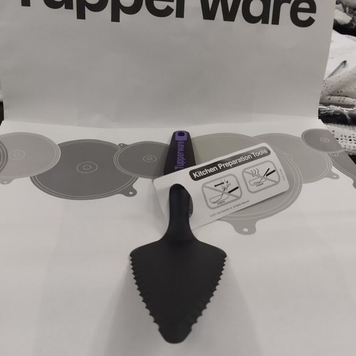 Tupperware Serving Spatula new, ergonomic design