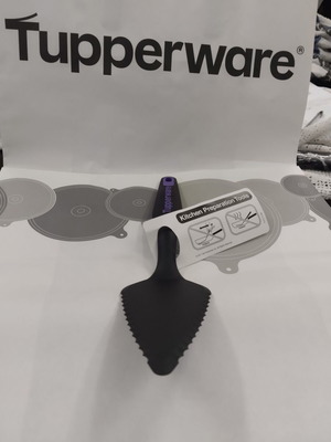 Tupperware Serving Spatula new, ergonomic design