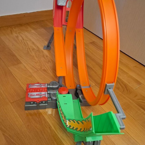 Hot Wheels Super Loop Raceway track like new