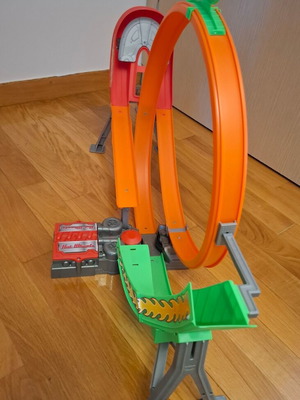 Hot Wheels Super Loop Raceway track like new
