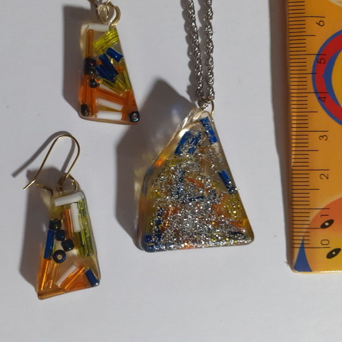 Set of 6 handmade pendant and earrings with resin and glitter
