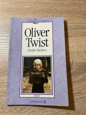 Oliver Twist book like new, Charles Dickens, English