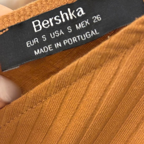 Midi ελαστικό φόρεμα Bershka σαν καινούργιο, μπεζ καφέ, μέγεθος S