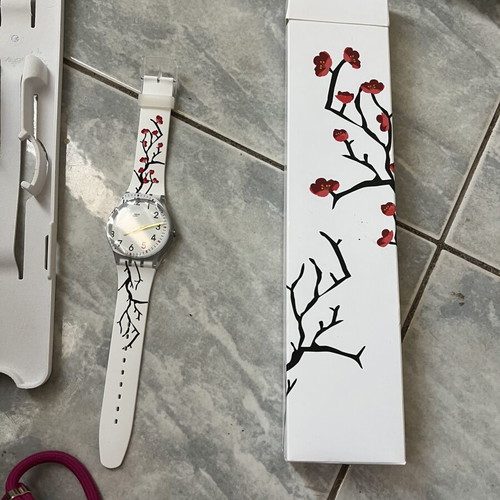 Swatch Time to Spring SO29K102 collectible watch