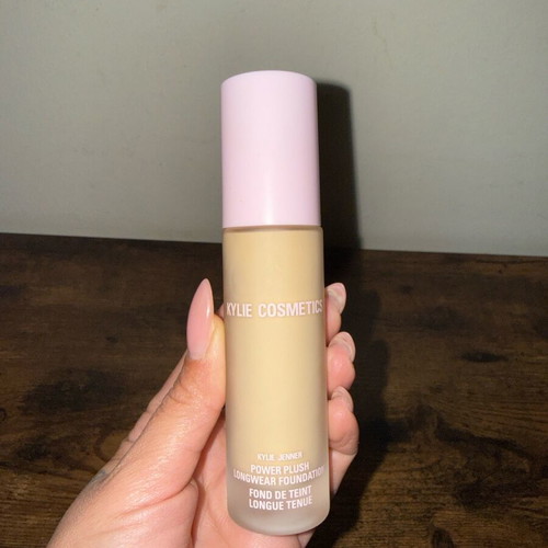 Kylie Cosmetics Power Plush Longwear Foundation like new 2.5W