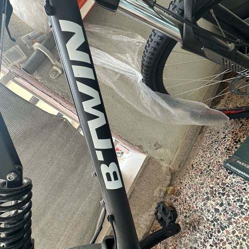 B'Twin Rockrider ST 520S Mountain Bike like new