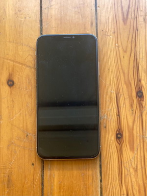 iPhone XS silver 64GB μεταχειρισμένο με Face ID και υγεία μπαταρίας 82%