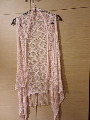 Knitted vest like new, pink with fringes