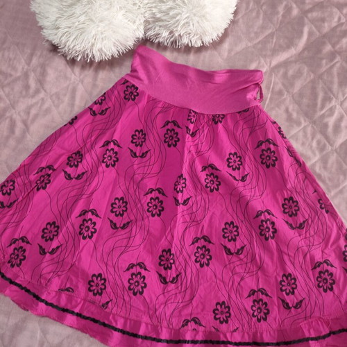 Skirt like new, size medium, pink with floral pattern
