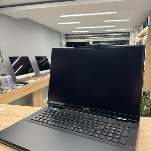 MSI Titan 18 HX A14VIG i9-14900HX 64GB RAM 2TB SSD RTX 4090 like new