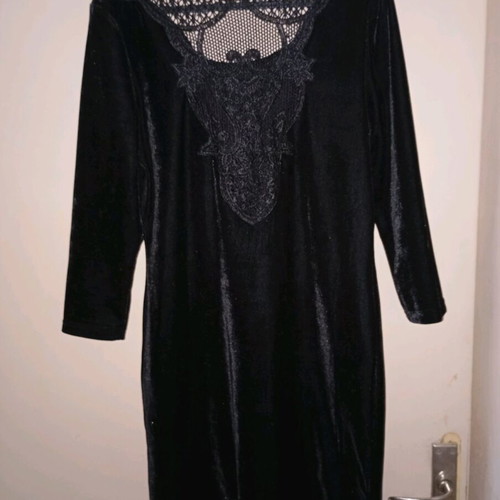 Darling classic women's black velvet dress with lace like new, size L
