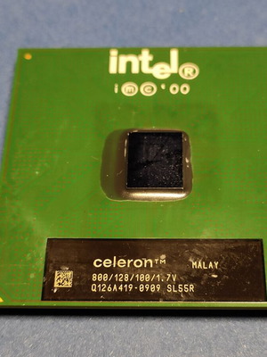 Intel Celeron 800 MHz processor used (SL55R)