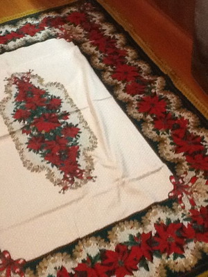 Christmas tablecloth 1.30m x 1.80m new with fringe