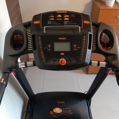 York Fitness Diamond T300 treadmill used with 16 speeds and 12 incline levels