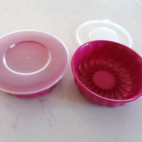 Round bowls like new, set of 2, ideal for jelly or caramel