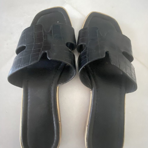 Women's slippers size 37 black like new