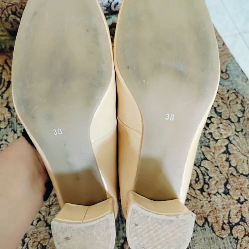 Esthissis beige shoes with strap size 38, 5 cm heel, like new