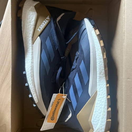 Adidas Terrex маратонки за бягане и туризъм нови, EU 42⅔, тъмносиньо и бежово