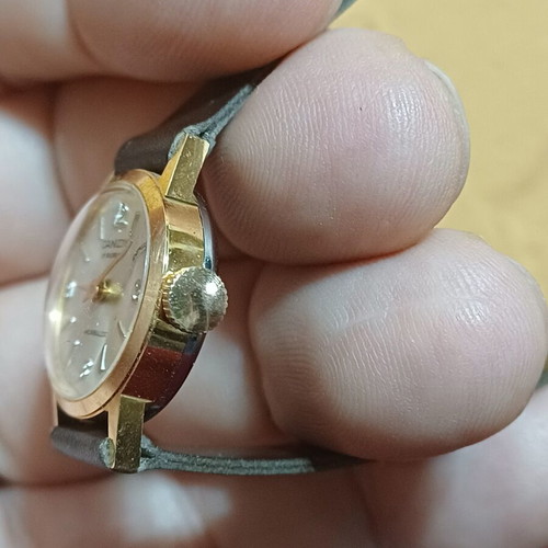 Candy 17 Rubis wristwatch like new, mechanical, gold case