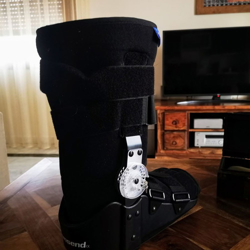 Functional ankle brace used (Boot)
