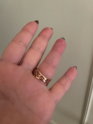 Ring unique very elegant like new