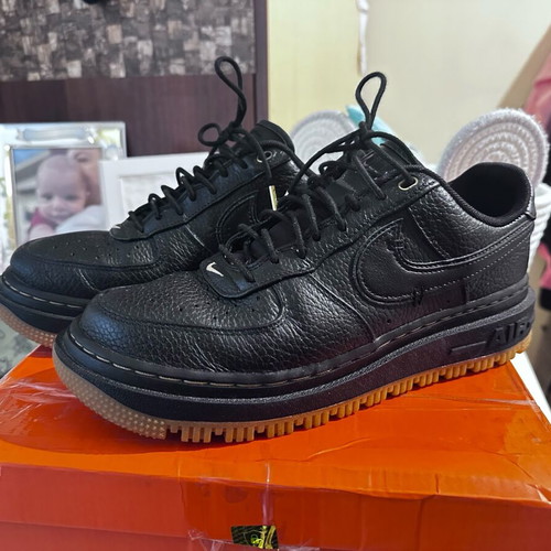 Nike Air Force luxe athletic shoes like new, size 40.5, black