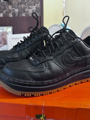 Nike Air Force luxe athletic shoes like new, size 40.5, black