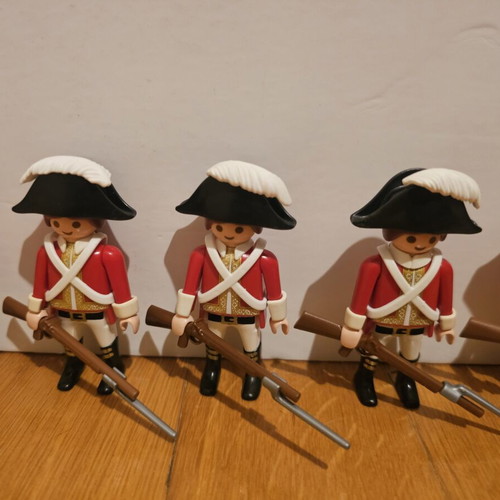 Playmobil English Soldiers figures used, set of 9, American Revolution