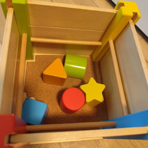 Goki Wooden Shape Sorting Cube like new, 19 pieces