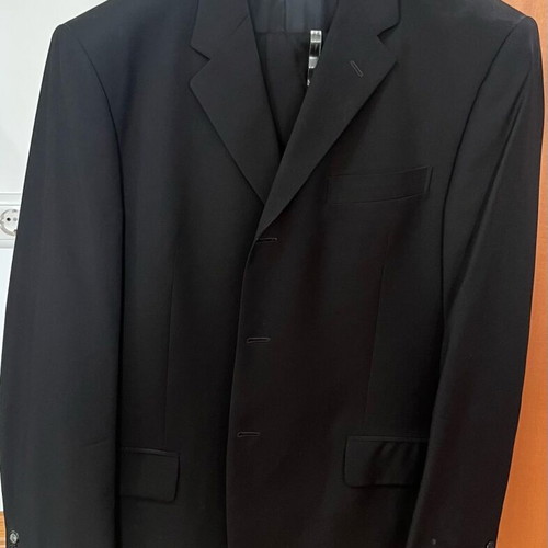 Костюми и кадифено сако като нови, включително Cerutti, Tommy Hilfiger, Ermenegildo Zegna