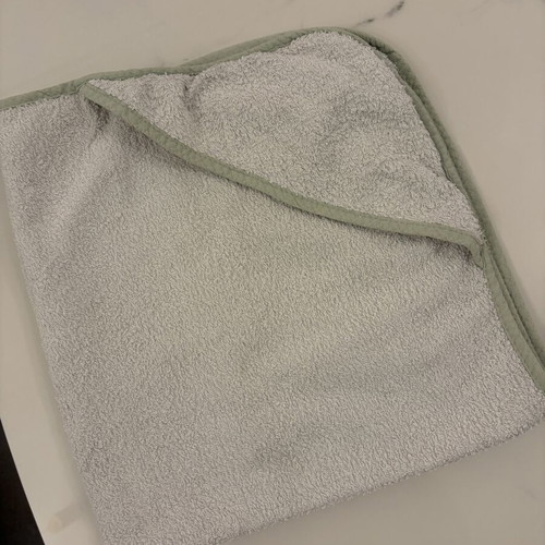 Baby bathrobe white with pistachio trim used