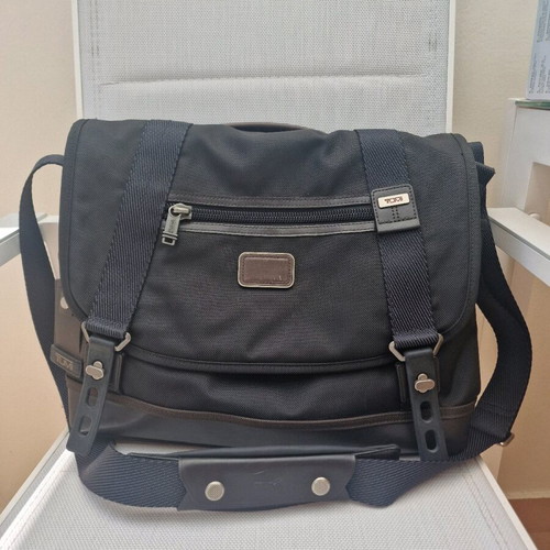 TUMI Alpha Bravo Foster Messenger bag crossbody like new, black